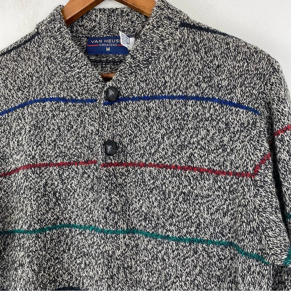 Vintage Van Heusen size Medium Men’s Gray Wool Blend 1/4 Button Pullover Sweater